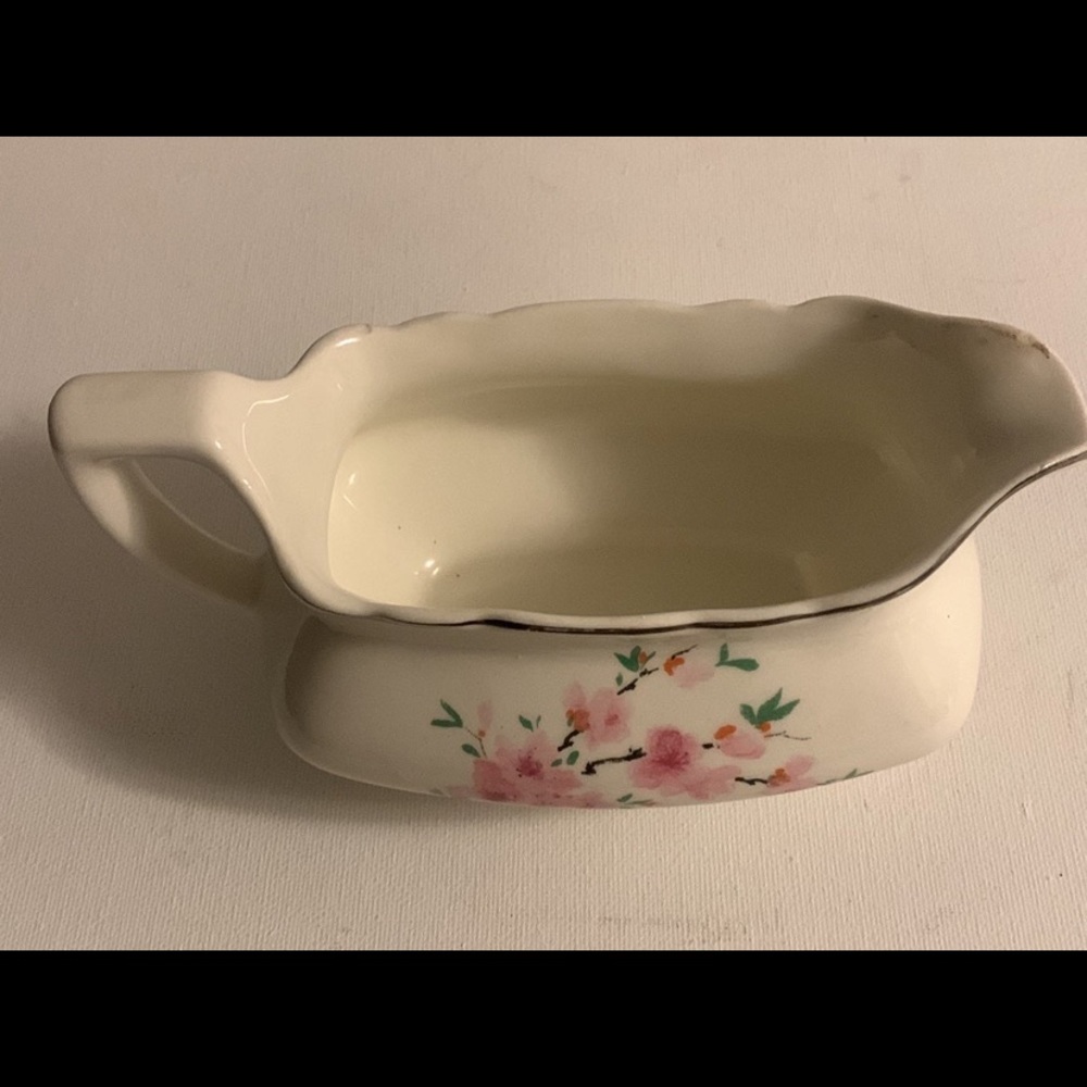 Canarytone gravy boat 1940